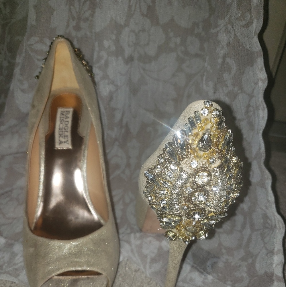 badgley mischka open toe pumps